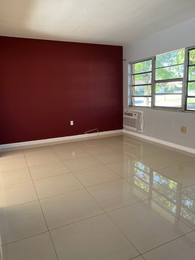 Building Photo - 17290 NE 4th Ct