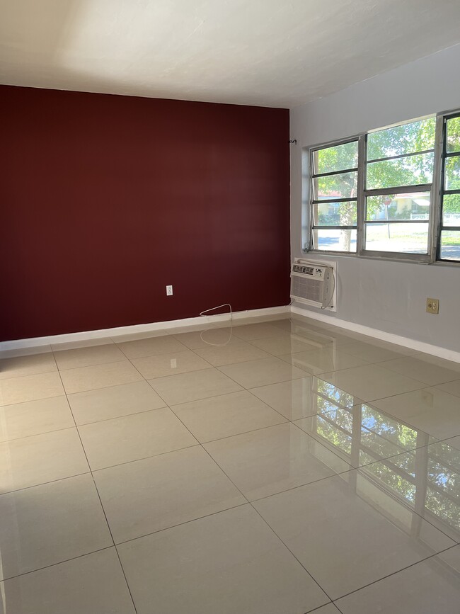 Foto del edificio - 17290 NE 4th Ct