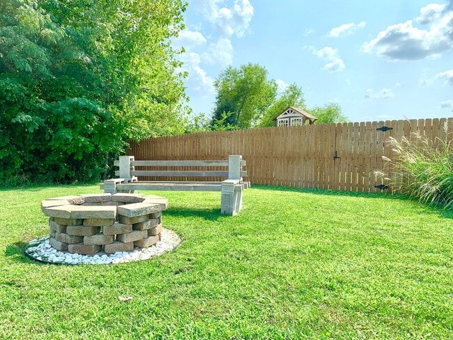 Building Photo - 3734 Silver Fox Ct