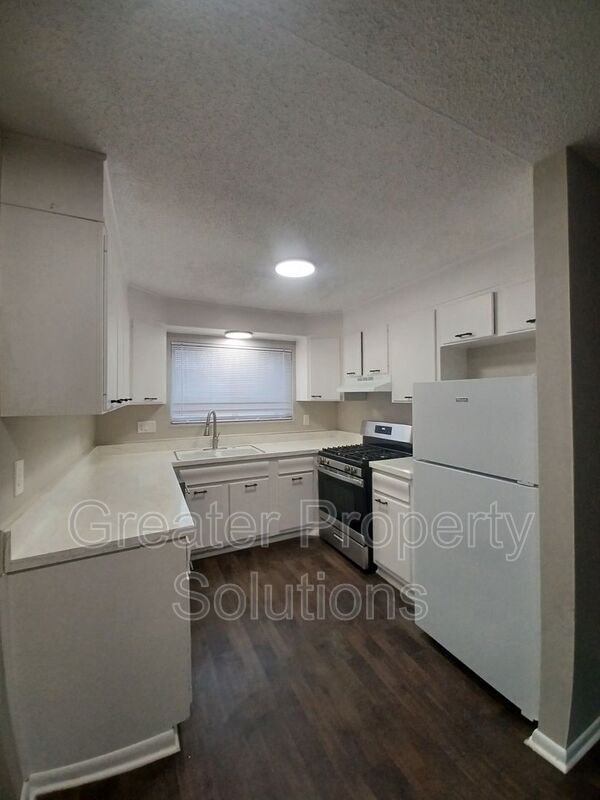 Building Photo - 5015 NW Kalivas Cir