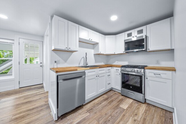 Foto del edificio - 748 Fairview Ave NE