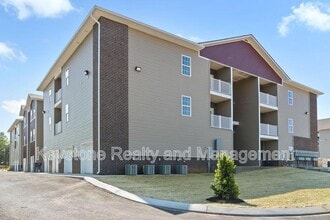 Building Photo - 109-B-109 E Johnson Cir