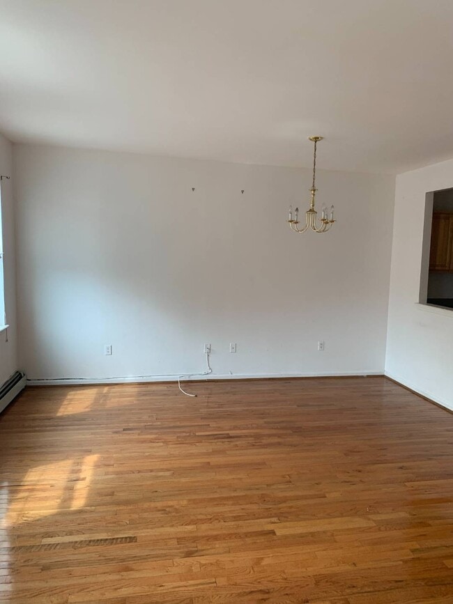 Building Photo - 377 SARATOGA Ave