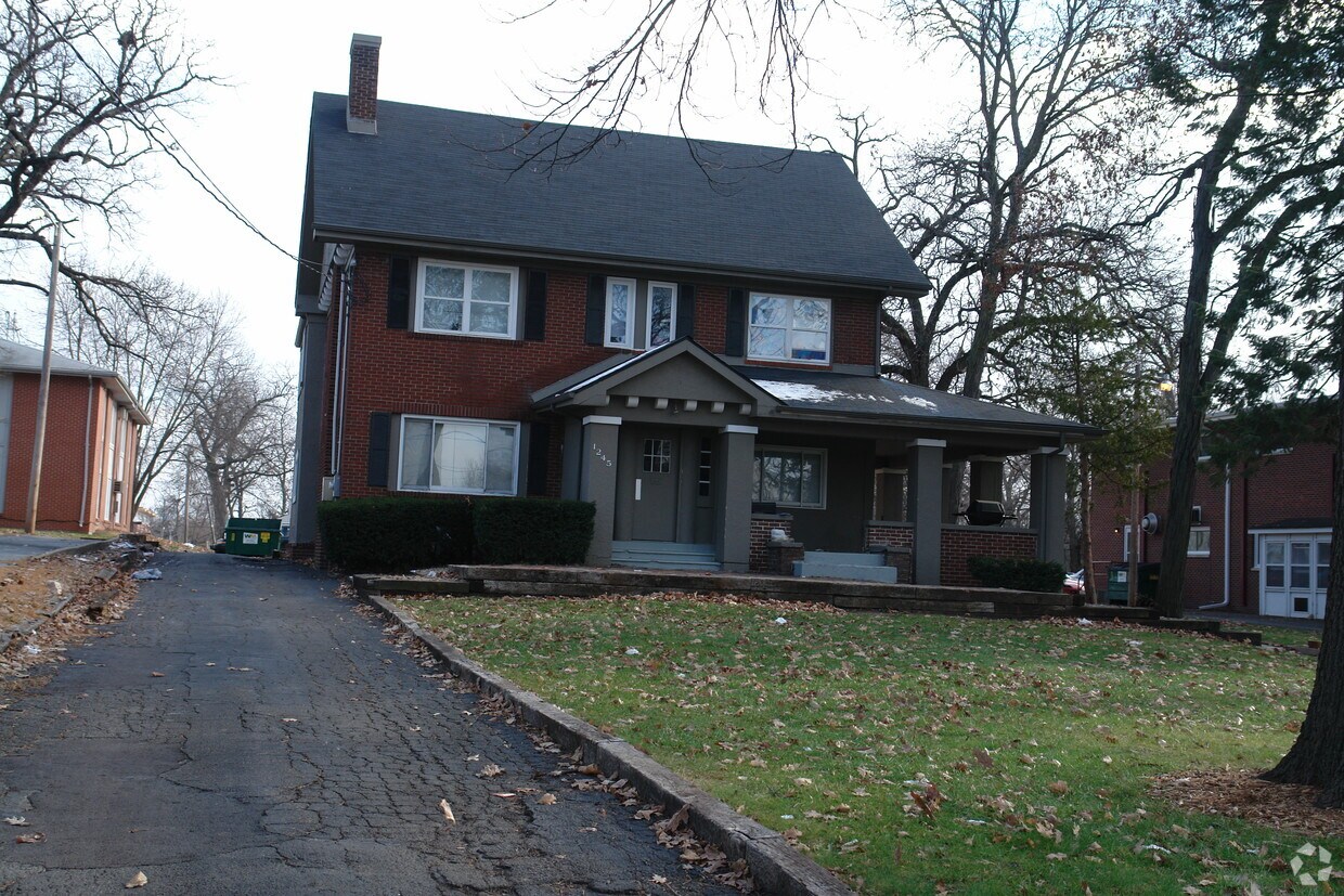 Building Photo - 1245 34th St