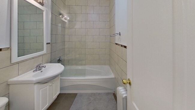 Bathroom - 710 Spadina Av