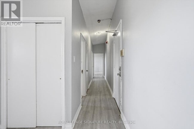 Building Photo - 49 Cuffley Crescent S