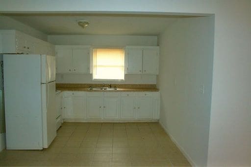 Building Photo - 3270 Bobolink Dr
