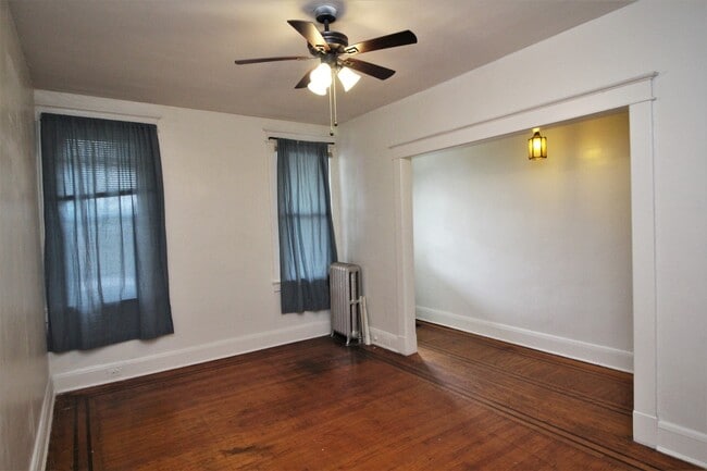 Building Photo - 2026/2027 JHU Off-Campus 3bd/1ba Rowhouse  w/ W/D & rear yard! -Available 6/9/26