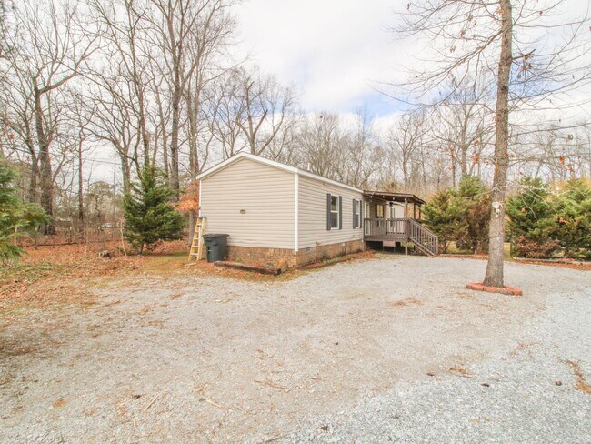 Foto del edificio - Nice home on a wooded lot! Minutes from Athens!
