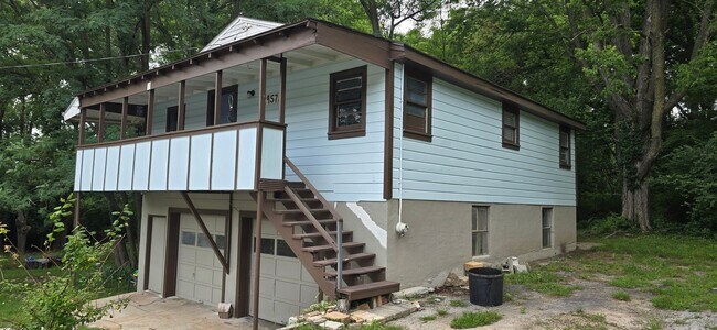 Foto del edificio - 2 properties on 2+ acres in south east springfield