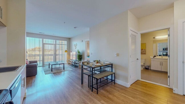 Building Photo - 545 Bedford St