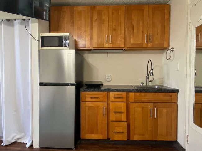 Building Photo - 249 Kapili St