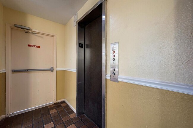 Building Photo - 8515 Hearth Dr