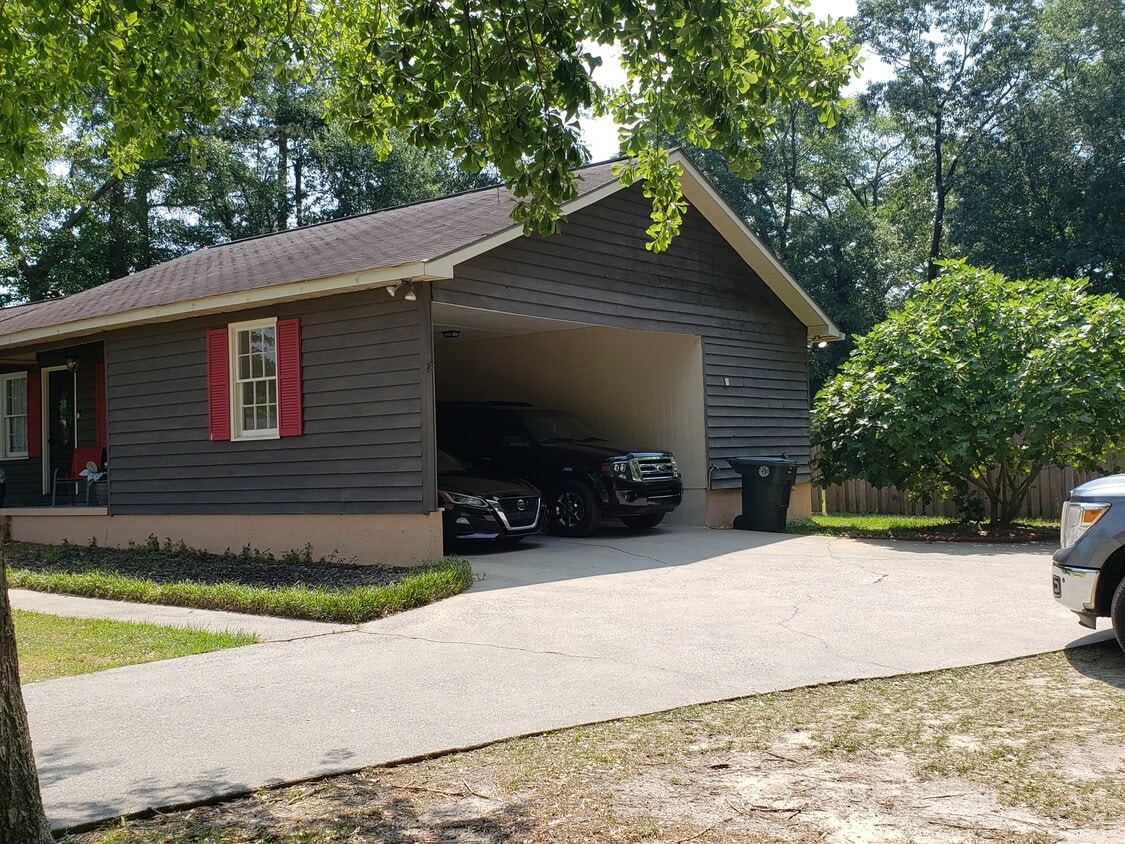 Building Photo - 1702 Springdale Rd