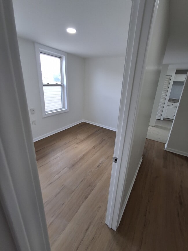 Building Photo - 471 W 26th St