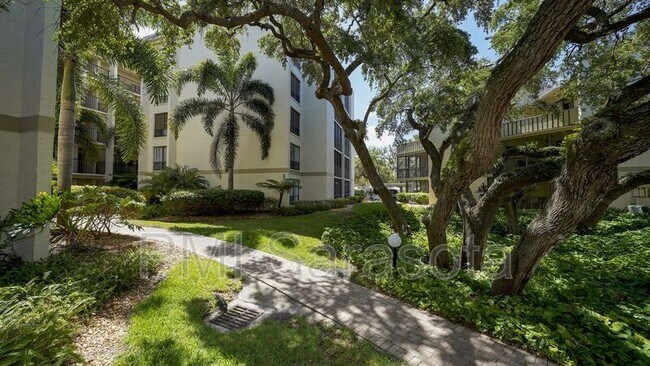 Foto del edificio - 6157 Midnight Pass Rd