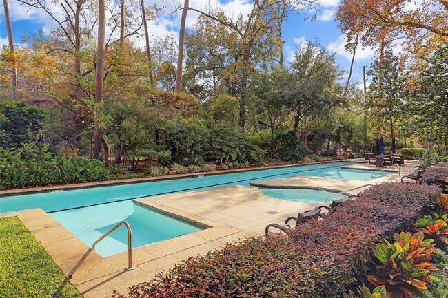 Foto del edificio - 121 N Post Oak Ln