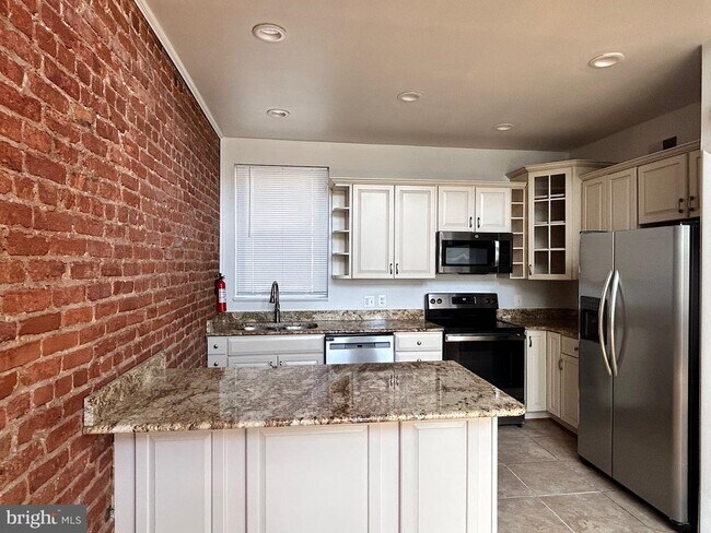 Foto del edificio - 1757 WILLARD St NW