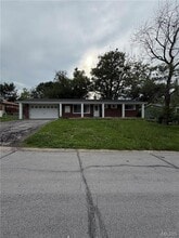 Building Photo - 713 Plaza Dr