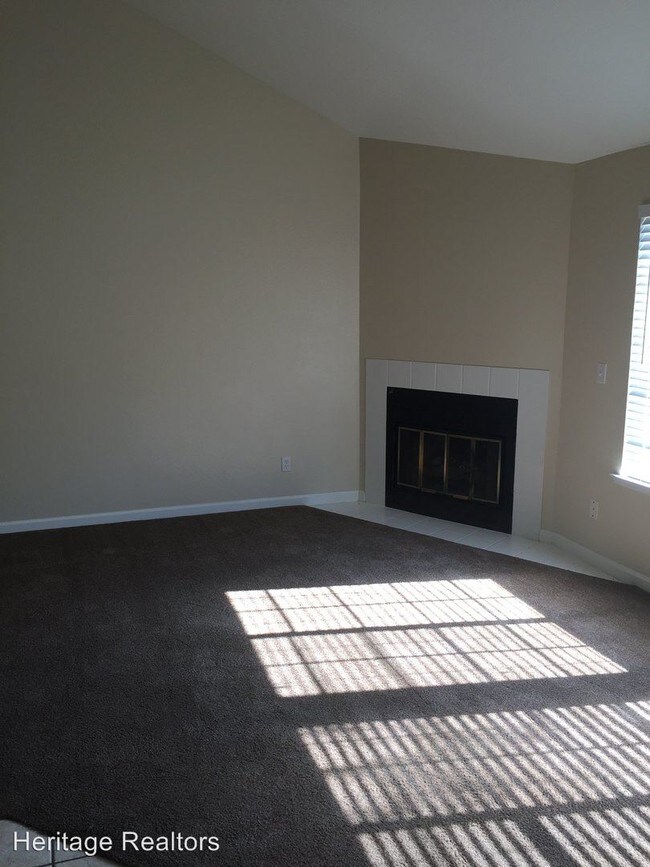 Building Photo - 1189 Cherry Ln