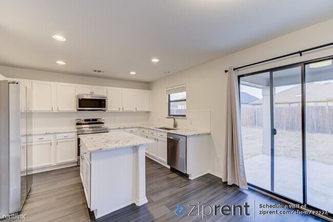 Foto del edificio - 3 br, 2 bath House - 916 Watson Way, Pflug...