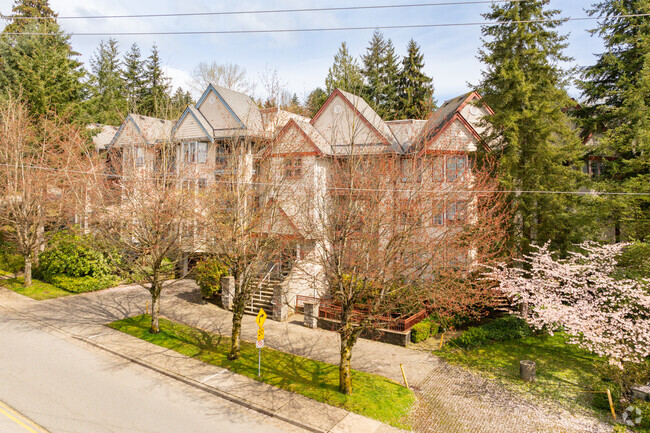 Building Photo - Montclaire Apartments
