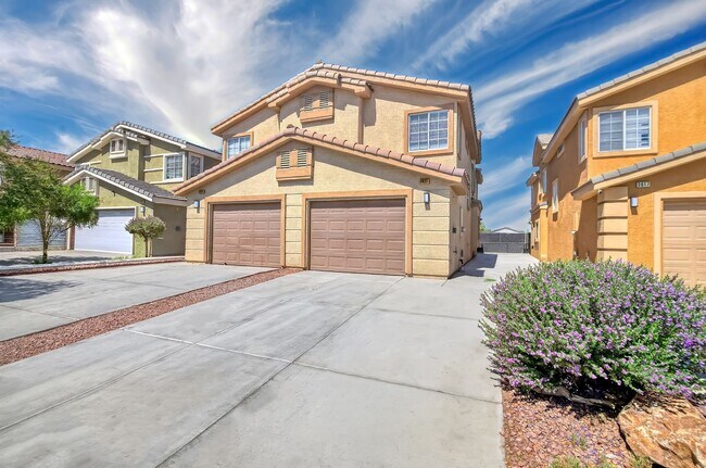 Foto del edificio - MOVE-IN READY 2-STORY 3-BEDROOM TOWNHOME IN LAS VEGAS!
