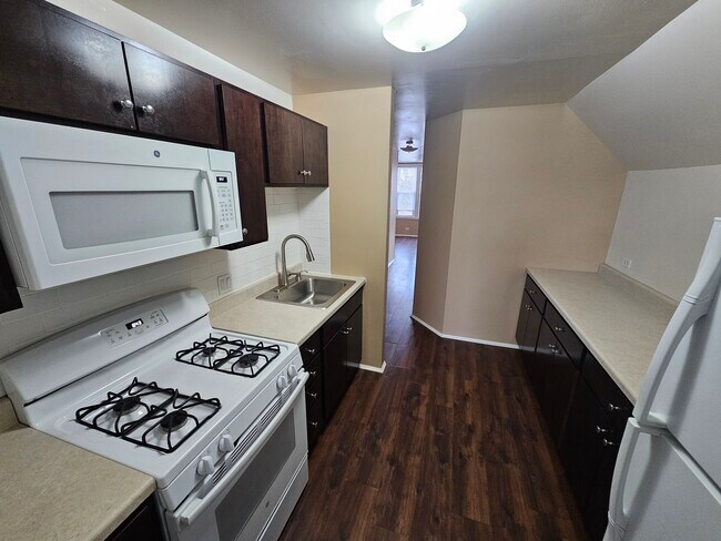 Building Photo - 6327 W Cuyler Ave