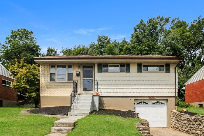 Primary Photo - Charming 3 Bedroom
