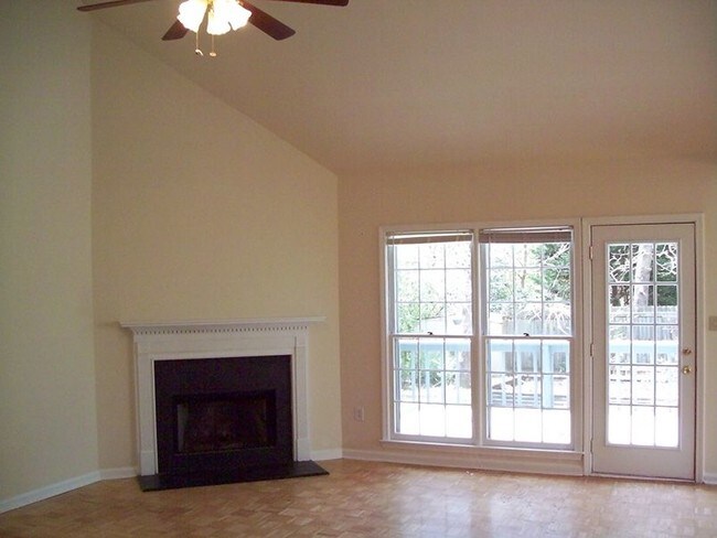 Foto del edificio - 160 Wakefield Dr