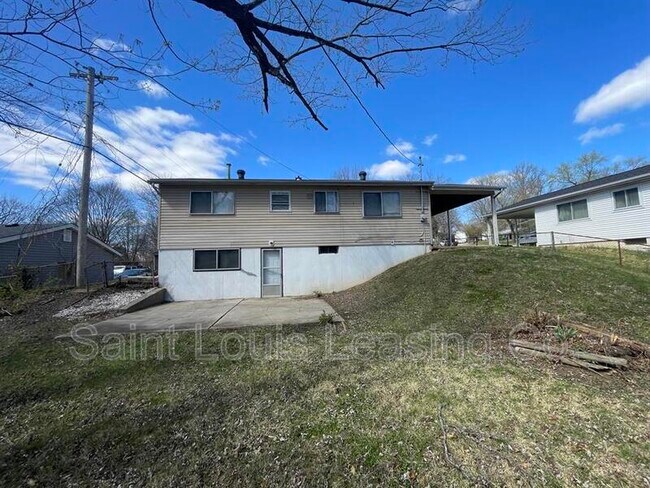 Building Photo - 5186 Ville Camelia Ln