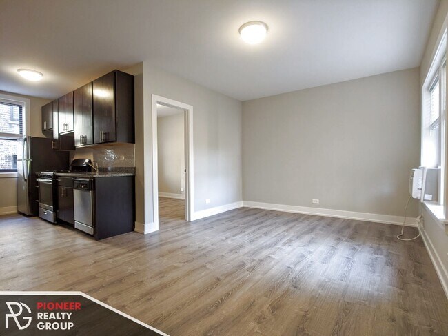 Foto del edificio - 709 W Brompton Ave