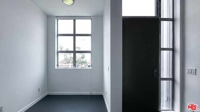 Building Photo - 1912 Broadway