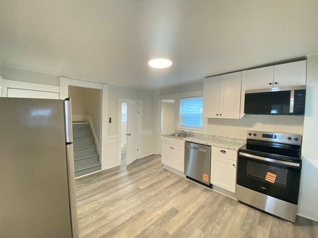 Building Photo - 8 Parkinson Ct