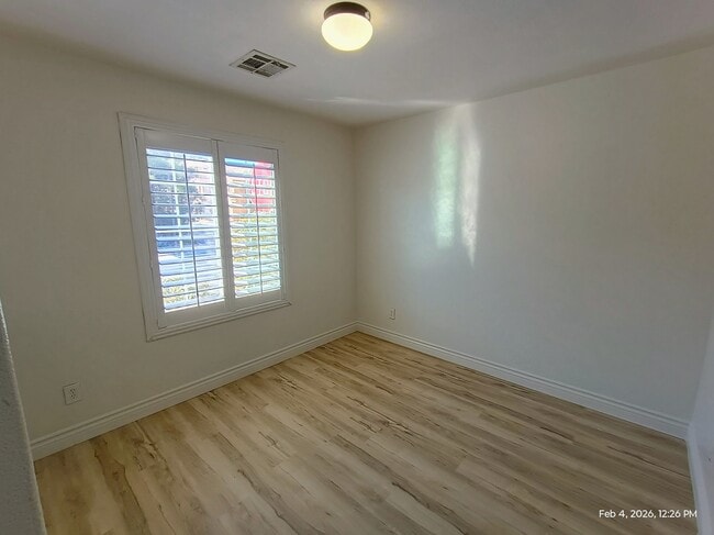 Building Photo - 674 Iron Bridge St