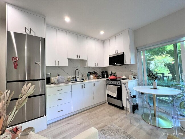 Building Photo - 2932 Gough St