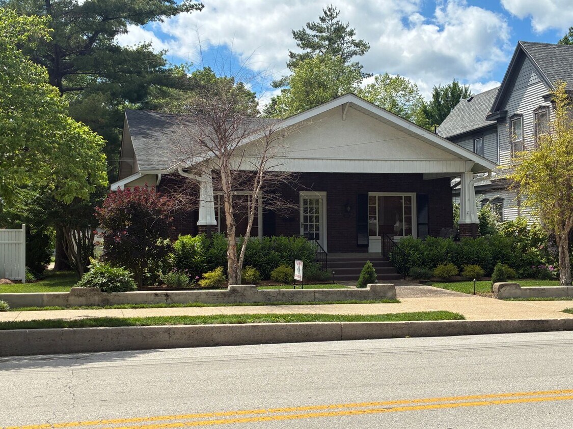 Foto principal - 3 Bed/1 Bath Historic Russellville Home
