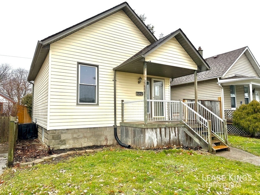 Primary Photo - 2 Bed and 1.5 Bath Home in Walkerville