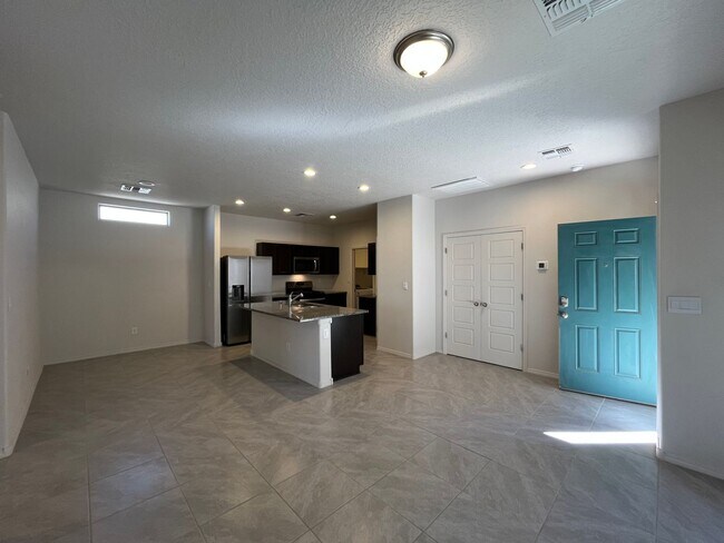 Building Photo - Modern 3 Bedroom 2 Bathroom Home In Los Lu...