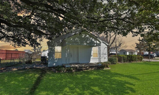 Foto del edificio - 14742 Hempstead Rd
