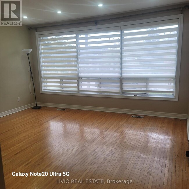 Photo du bâtiment - 30 Benstrow Ave