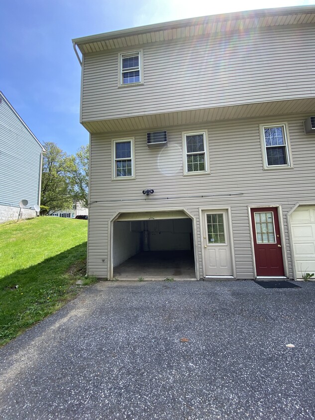 Building Photo - 1617 Chadwick Cir