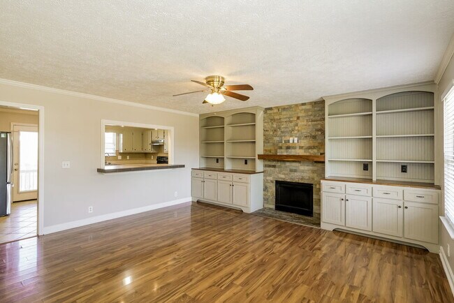 Building Photo - 2927 Islington Dr