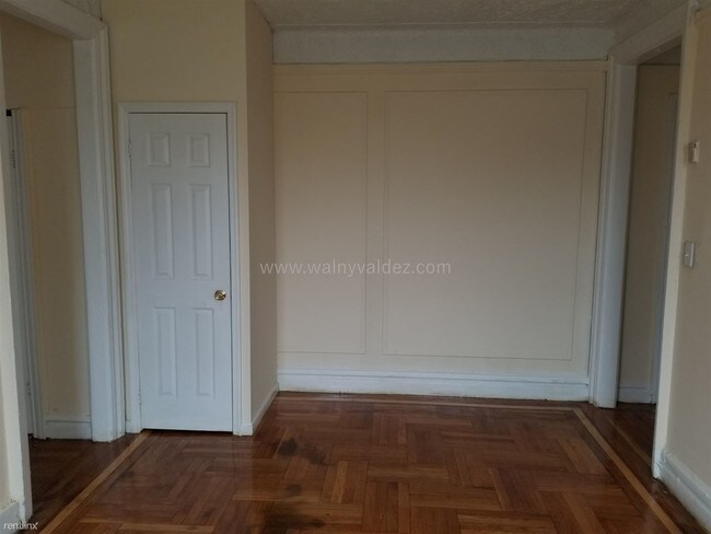 Building Photo - 1 br, 1 bath  - 2550 University Ave