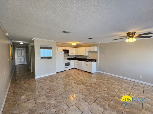 Building Photo - Wonderful 1 Bedroom Unit on Holiday Isle with Private Beach Access!