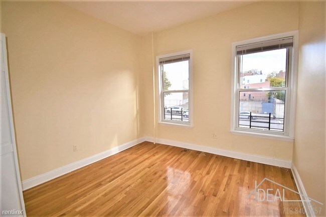Building Photo - 714 4th Ave
