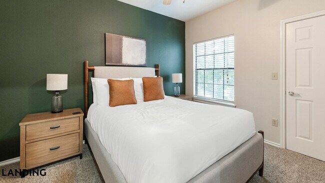 Foto del edificio - 165 Forestbrook Dr