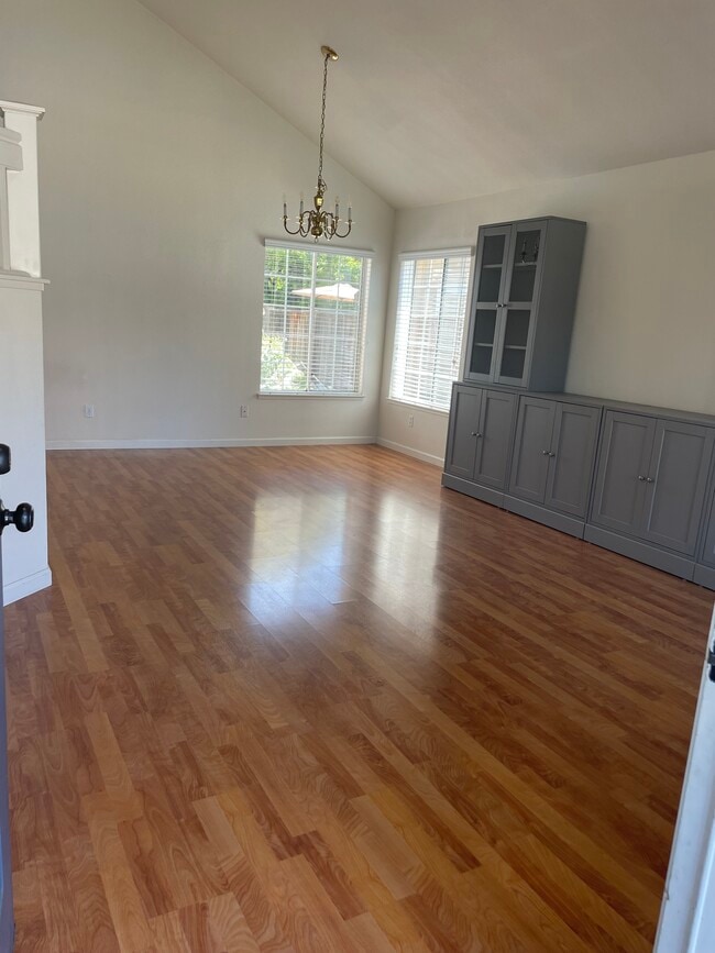 Building Photo - 138 Trenton Cir