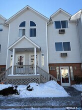 Building Photo - 925 Oronoke Rd