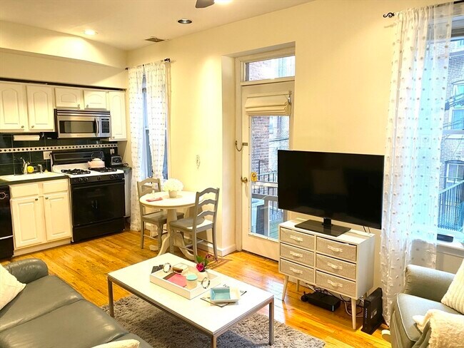 Building Photo - 584 Tremont St